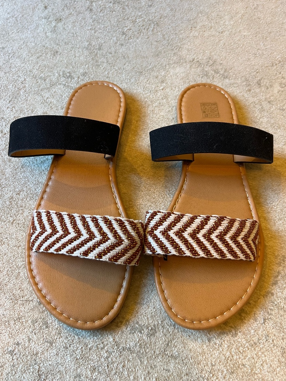 Women’s flat sandals - 8